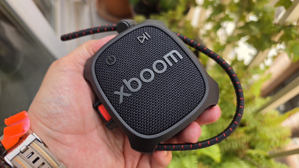 Análisis del LG XBOOM Rock: Un Altavoz Portátil Resistente y Económico para el Verano