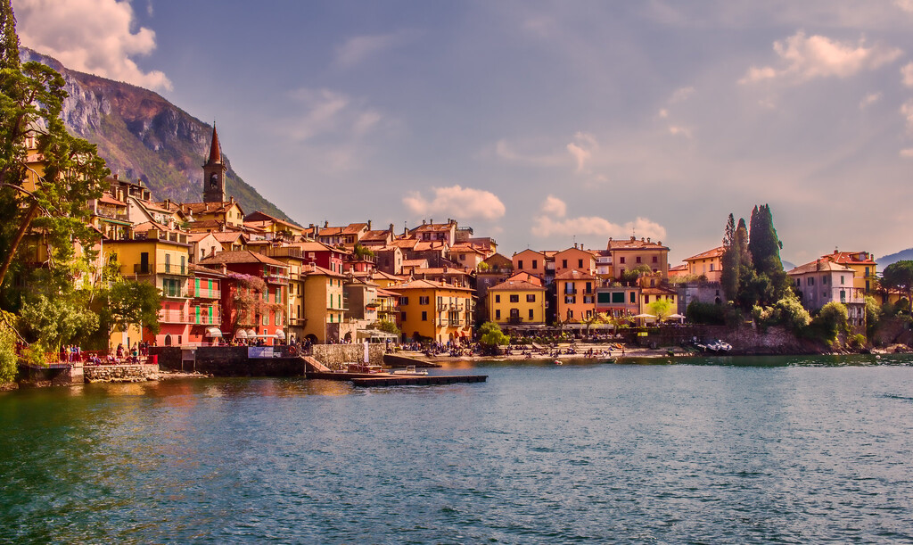 Pueblo italiano de Varenna impone nuevas normas de decoro a turistas para preservar la convivencia