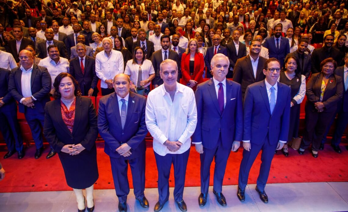 Gobierno recibe informe crucial para rediseñar el sistema educativo nacional