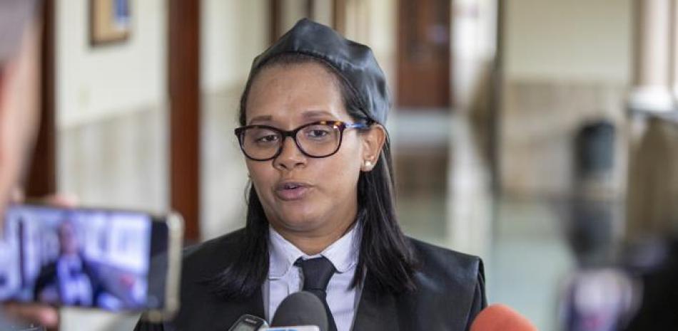 Audiencia por Difamación contra Mirna Ortiz Proseguirá Tras Dos Aplazamientos