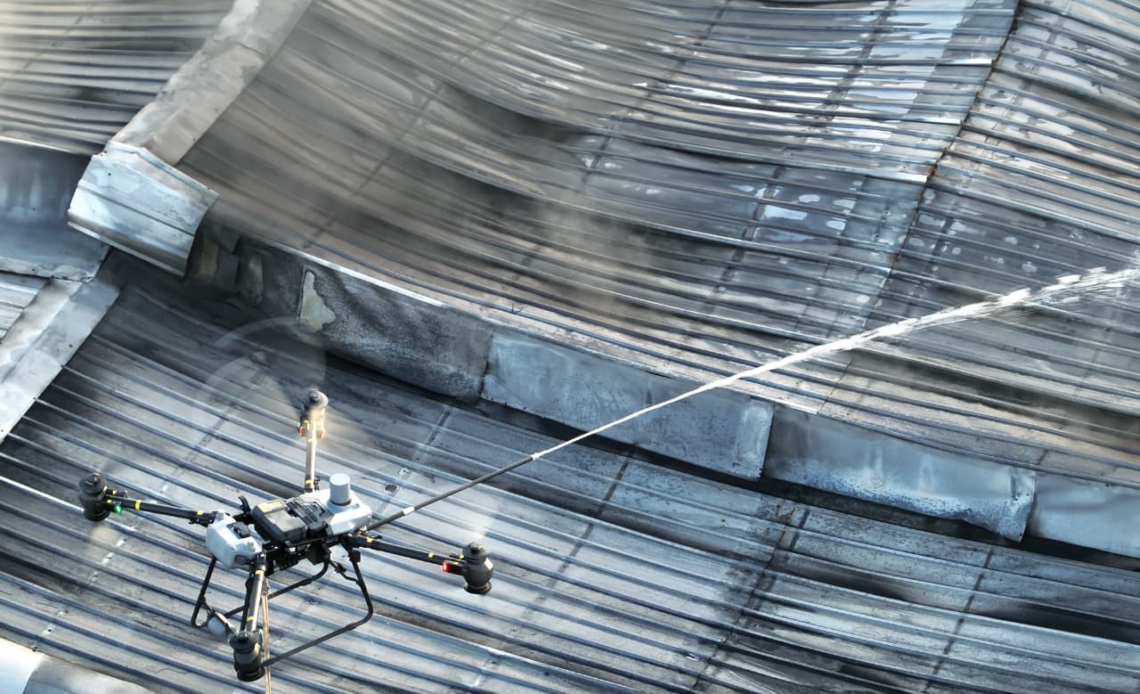 Drones del 911 Contribuyen a Extinguir Incendio en Establecimiento Comercial en Santo Domingo Oeste