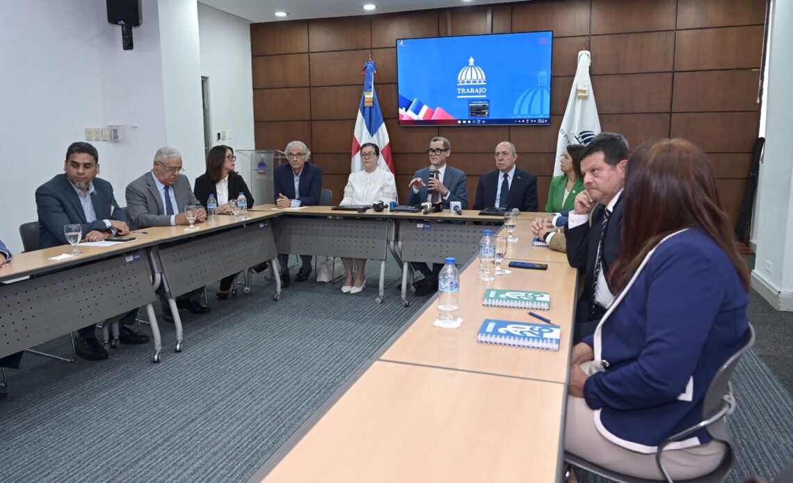 ANDECLIP Cancela Suspensión de Servicios a Afiliados de ARS Tras Acuerdo con Autoridades
