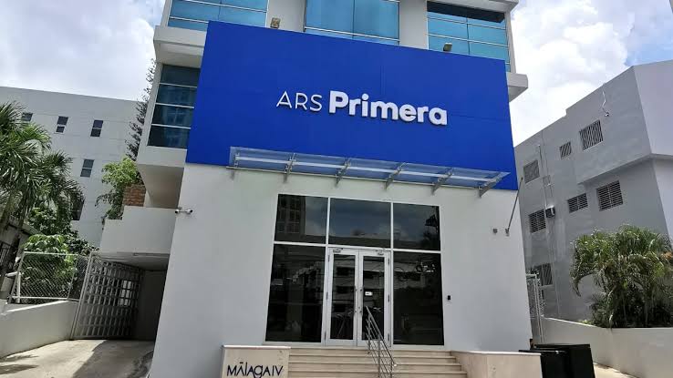 ARS Primera Mantiene Diálogo y Garantiza Servicios Médicos Ante Posible Suspensión de Clínicas Privadas