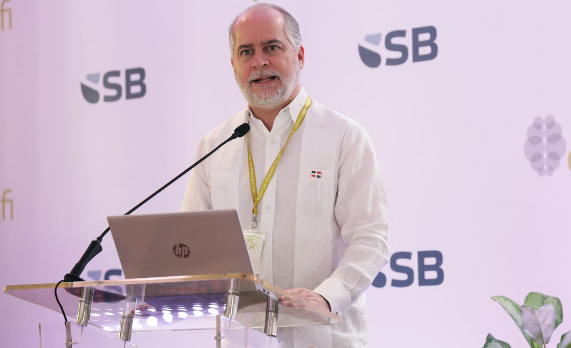 Alejandro Fernández W. Concluye su Mandato de Seis Años en la Superintendencia de Bancos el 16 de Agosto