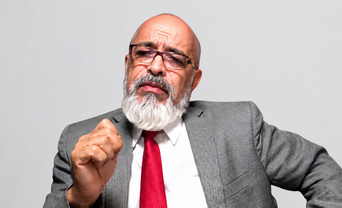 Defensa de Ángel Martínez Propone Solución Alternativa en Caso de Difamación de Roberto Fulcar