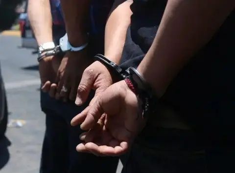 Detenidos dos sospechosos por asalto a vehículo blindado en Monte Plata; desmantelan red criminal