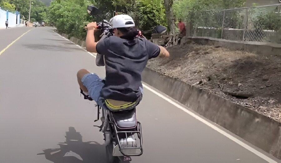 Dictan prisión preventiva a motociclista por atropellar a otro durante acrobacias