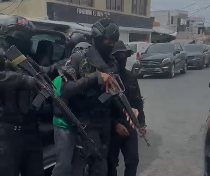 Agente policial involucrado en muerte de joven en Herrera comparece ante la fiscalía de SDO