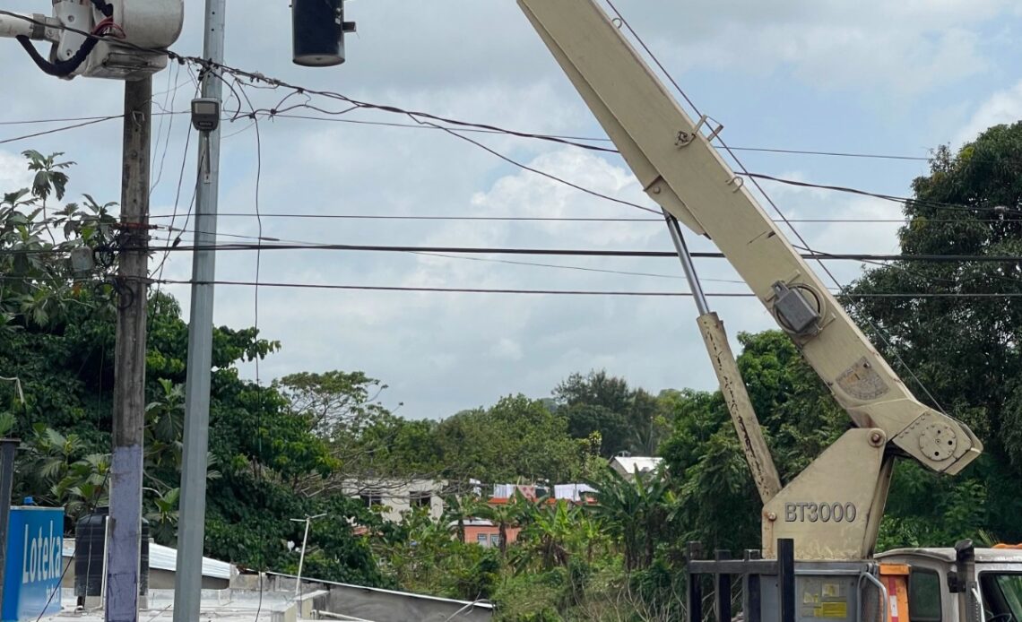 Edeeste Anuncia Restablecimiento Eléctrico en Los Mina Luego de Protestas por Interrupciones