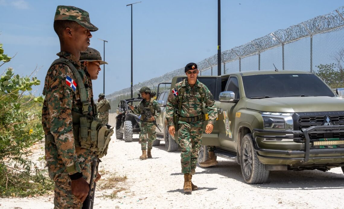Jefe del Ejército Nacional Inspecciona Unidades y Abre Nuevos Puestos en Barahona y Pedernales