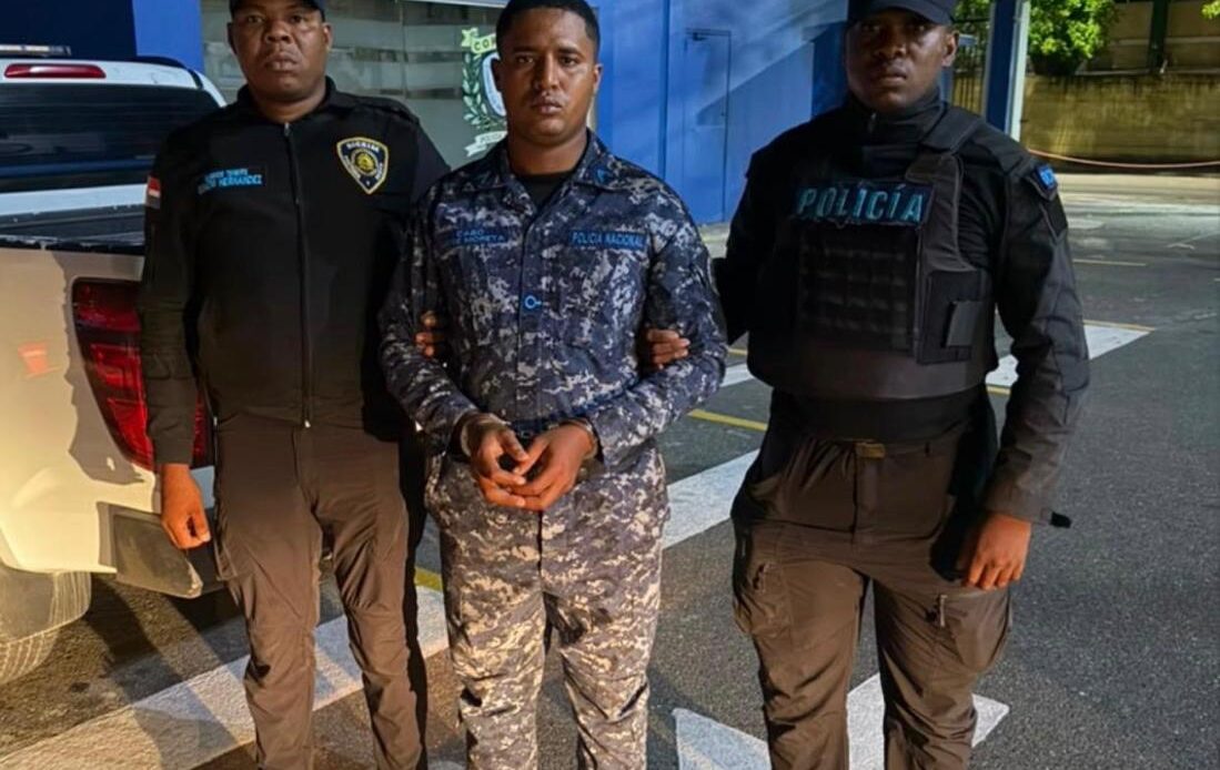 Agente policial es entregado a la justicia por la PN tras la muerte de un joven en Herrera