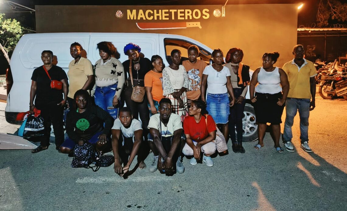 Detenidos dos vehículos que trasladaban migrantes indocumentados en Valverde