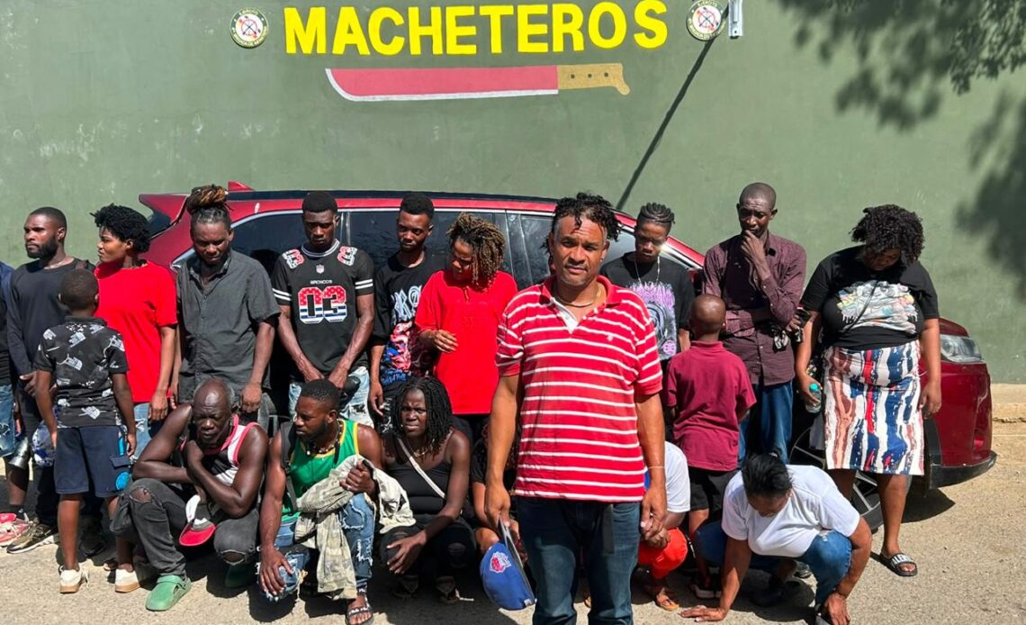 Interceptan vehículo con 19 migrantes indocumentados en Santiago Rodríguez