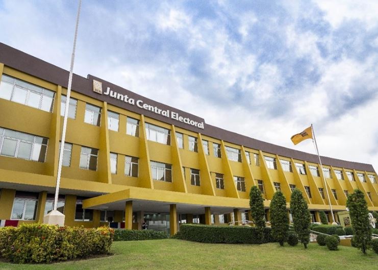 Junta Central Electoral Ajusta Horario Nocturno en Diez Centros de Cedulación