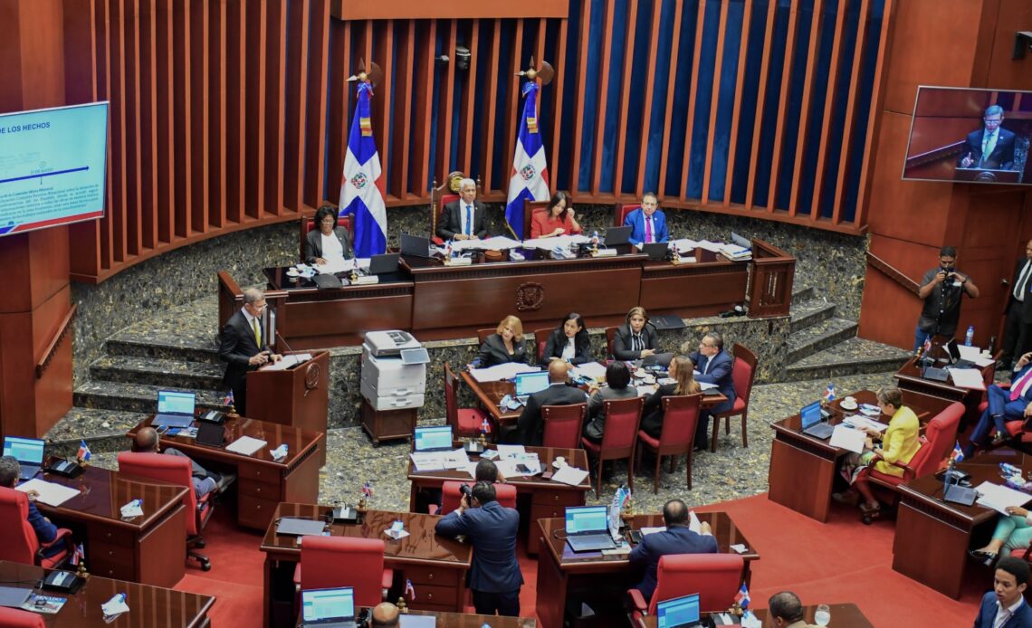 Abinader mantiene sanciones penales para ciertos delitos contra la libertad de expresión en el Código Penal