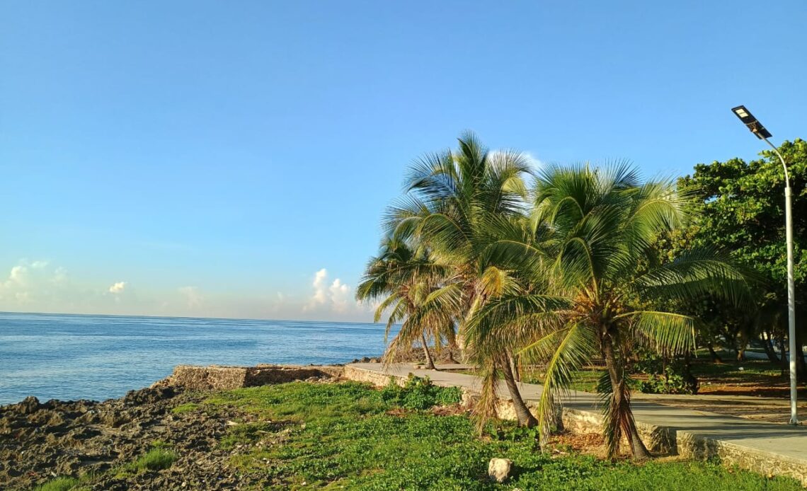 Pronóstico del Tiempo: Sábado Soleado y Cálido con Lluvias Aisladas