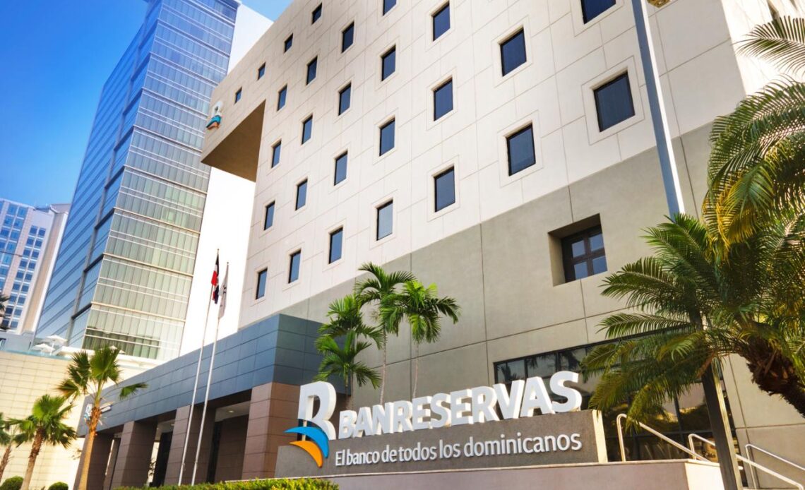 Banreservas Recibe Distinción de Revista Summa como Empresa Líder en la Región