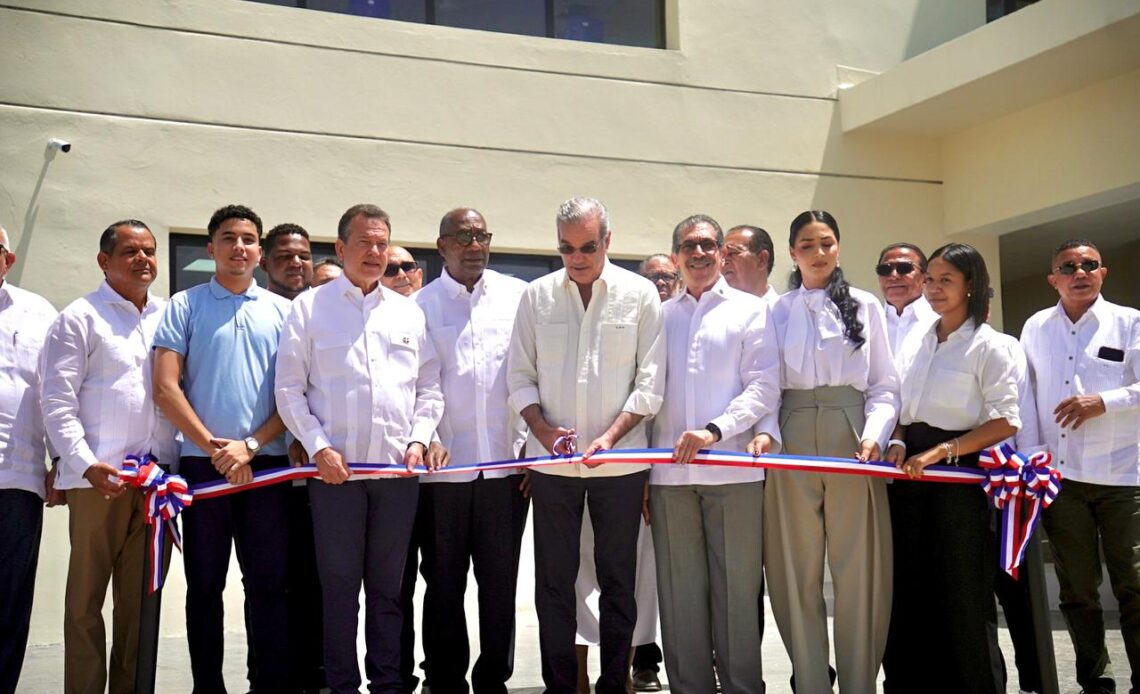 Presidente Abinader Abre Nuevo Centro Universitario UASD con Inversión de RD? Millones
