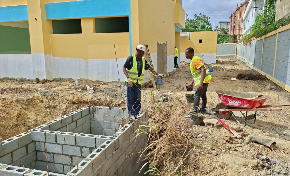 Avances significativos en la reconstrucción de la escuela de Cancino Adentro tras reportaje periodístico