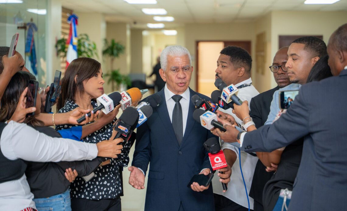 Presidente del Senado Respalda la Celeridad Legislativa y Rechaza Acusaciones de Aprobaciones Prematuras