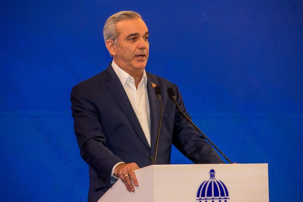 Presidente Abinader Respalda Subsidios a Combustibles para Contener Aumentos de Precios