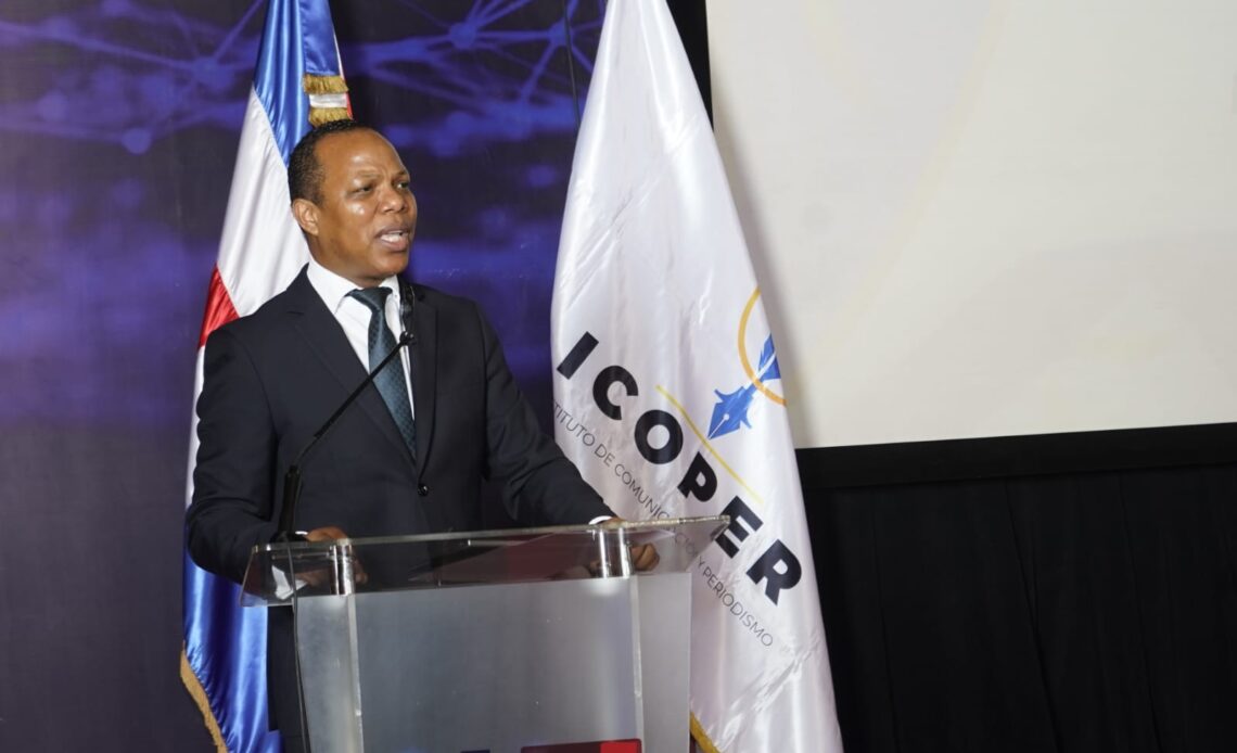 Milton Morrison enfatiza la comunicación responsable en el debate sobre libertad de expresión