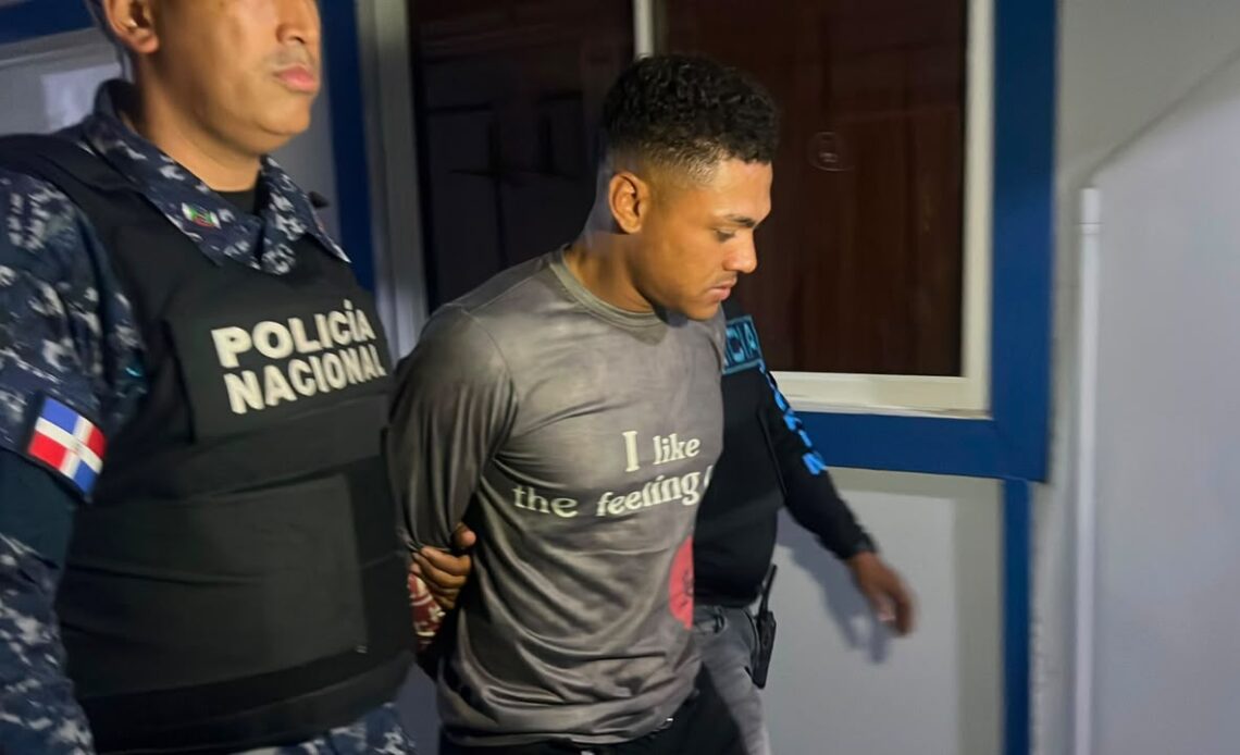Principal Sospechoso del Homicidio de una Joven de 17 Años se Entrega en Santiago