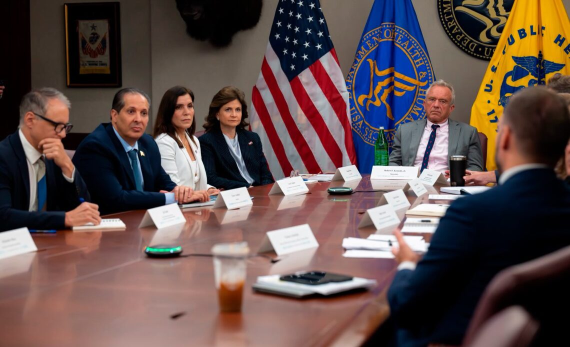 Vicepresidenta Peña y Ministro Atallah Dialogan con Kennedy Jr. sobre Salud Pública, Nutrición y Vigilancia Epidemiológica