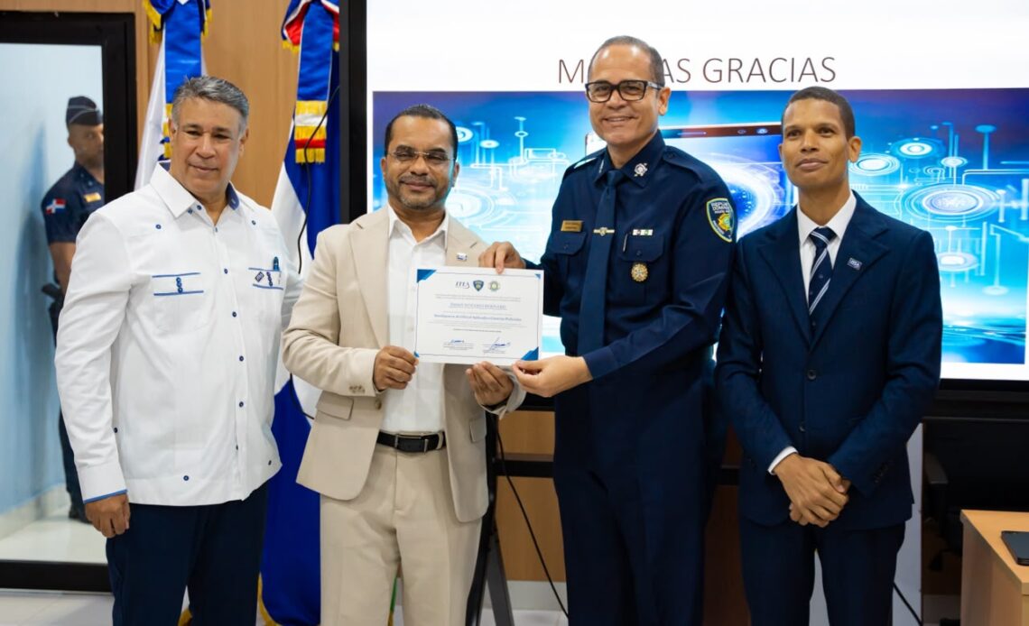 Alta Dirección de la Policía Nacional Recibe Formación en Inteligencia Artificial