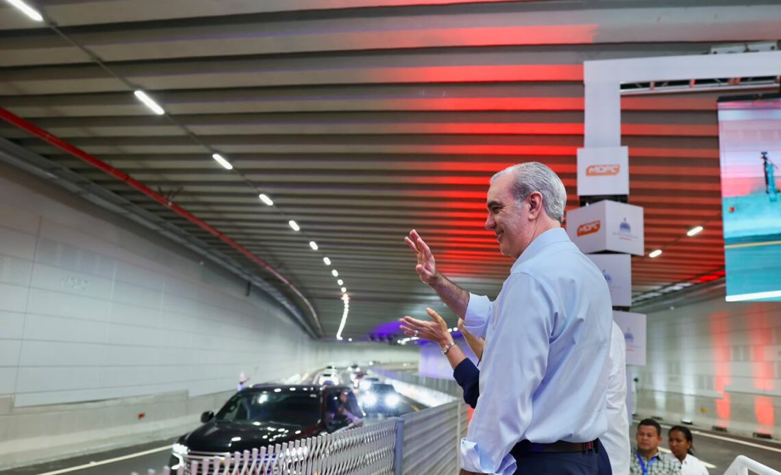 Presidente Luis Abinader Inaugura Túnel y Renovación de la Plaza de la Bandera