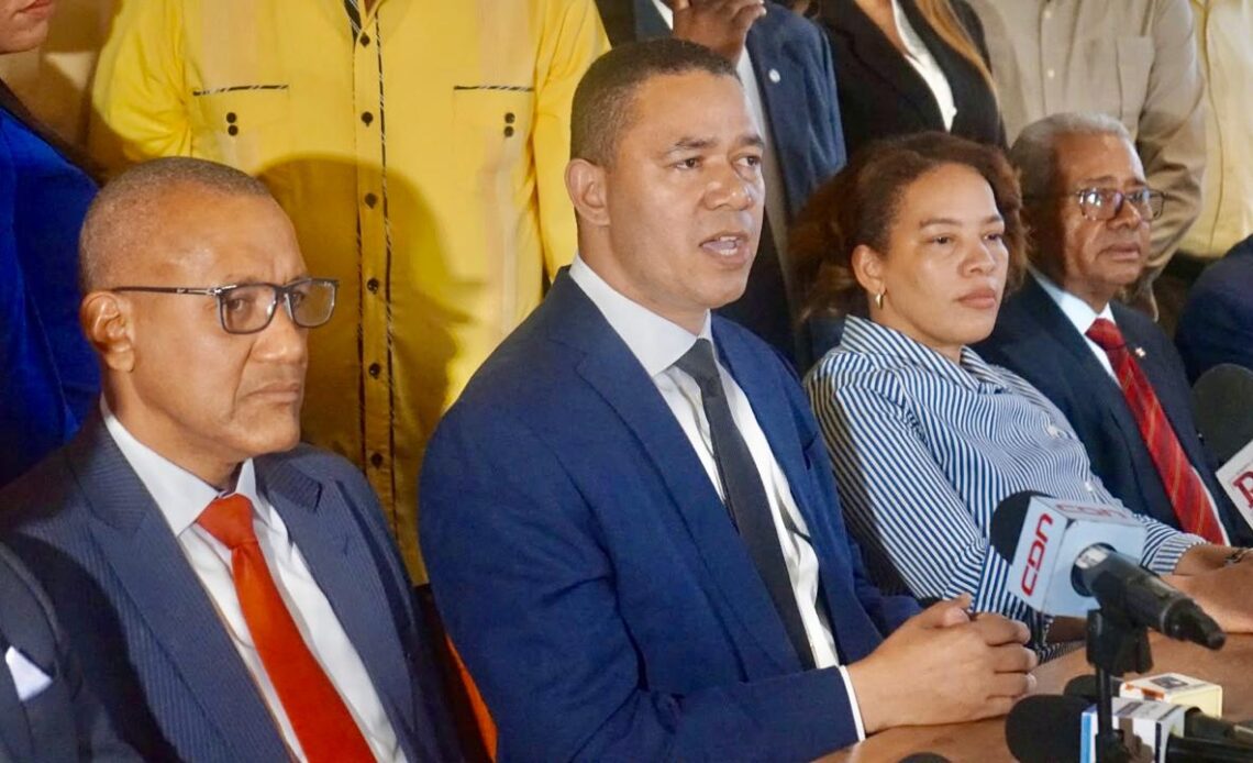 Candidatos al CARD Urgen Establecimiento de la Comisión Nacional Electoral
