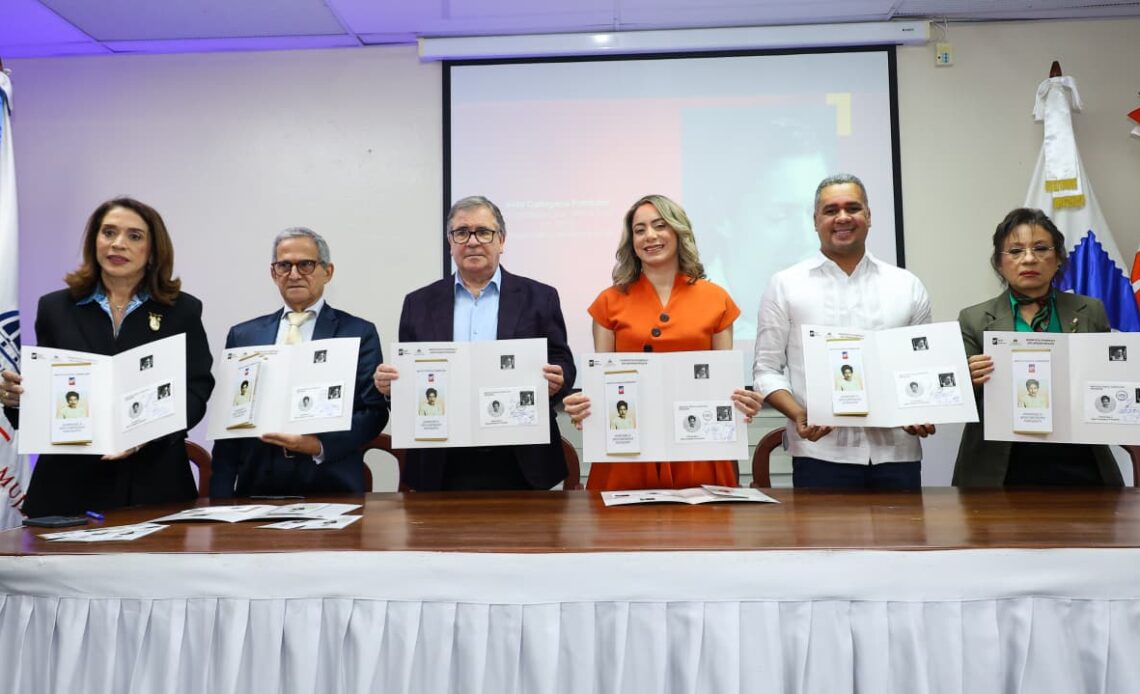 Emisión de Sello Conmemorativo Honra a Aída Cartagena Portalatín