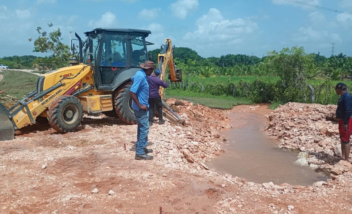 CAASD Trabaja en Reparación de Avería que Afecta Suministro de Agua en Santo Domingo Este