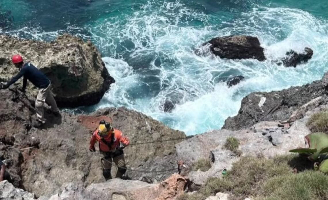 Defensa Civil Inicia Búsqueda de Individuo Caído en el Mar Caribe Próximo a la Avenida España