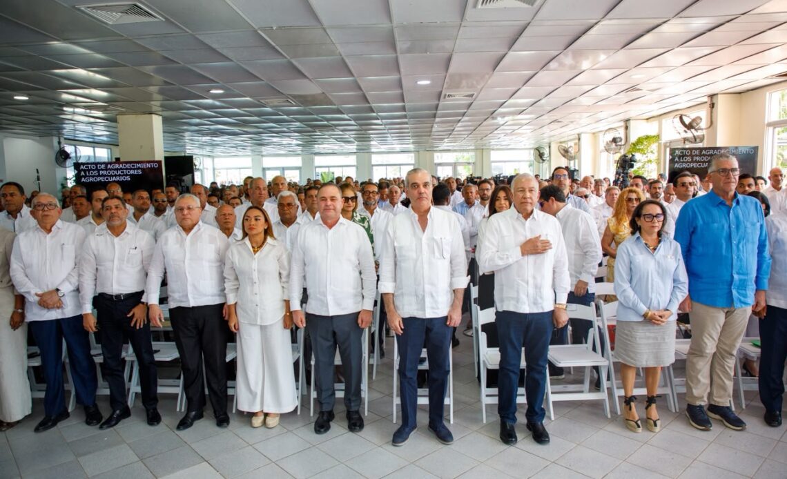 Abinader Atribuye Éxito en Seguridad Alimentaria a Esfuerzo de Trabajadores Agrícolas