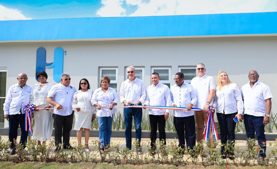 Presidente Abinader Inaugura Hospital Municipal Hacienda Estrella Tras Dos Décadas de Espera