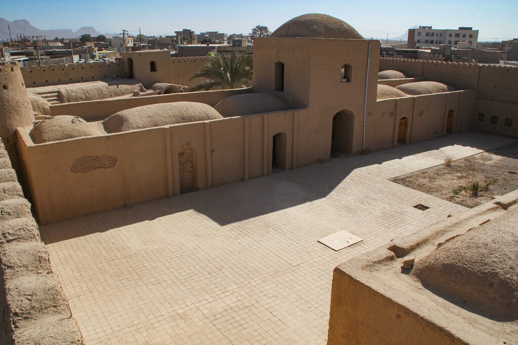Hassan Fathy: El Arquitecto Egipcio que Diseñó Edificios para Combatir el Calor de Forma Natural
