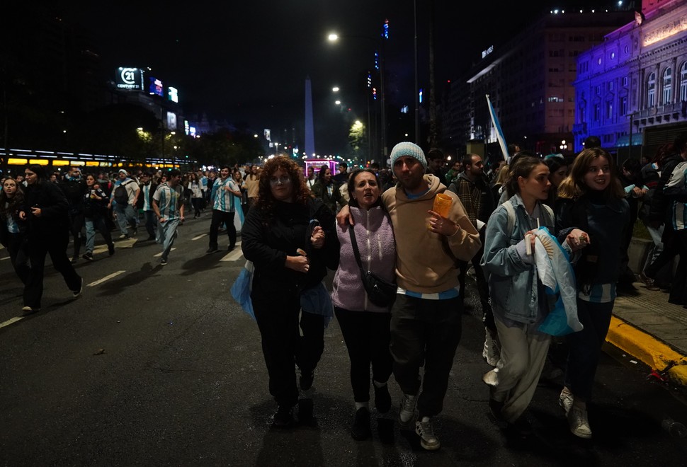 Enfrentamientos y represión policial durante la conmemoración de la selección argentina en el Obelisco