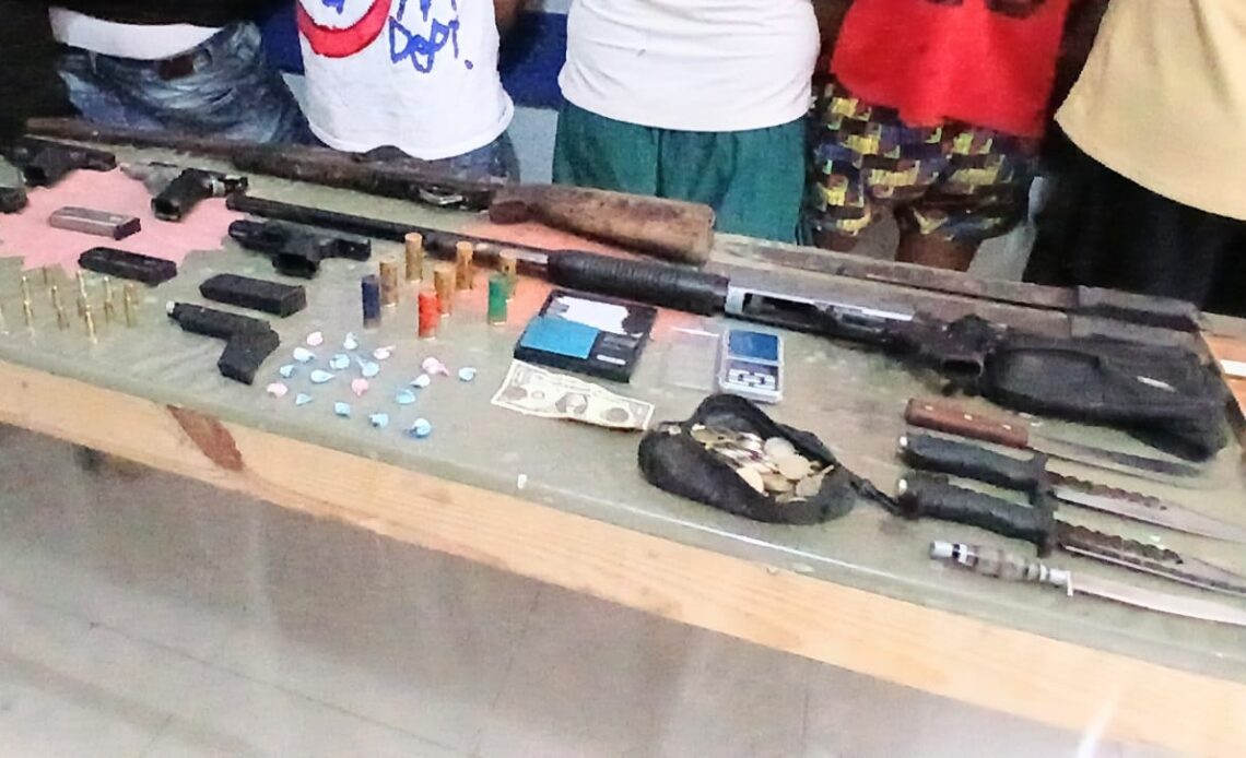 Detenidas ocho personas y ocupadas armas y drogas en operativos policiales en Barahona