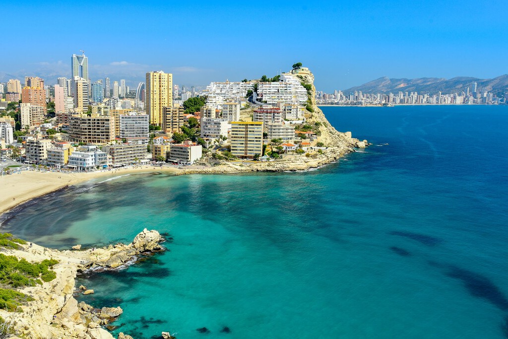 El Mediterráneo en Alicante: Un aumento de 3°C en la temperatura del mar de Benidorm en cinco años