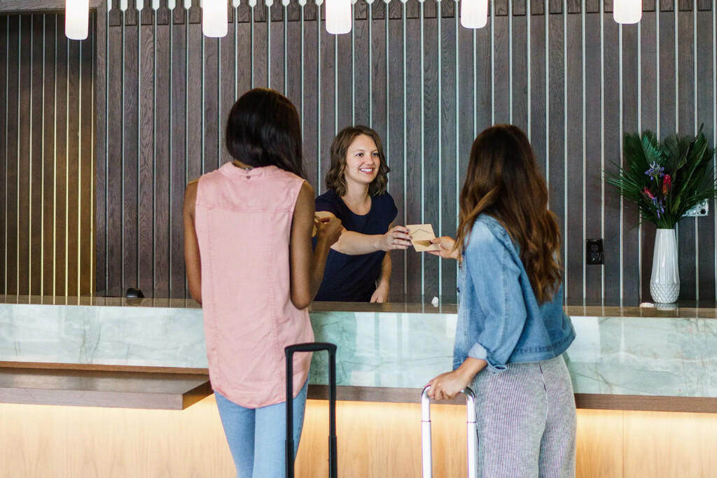 Hoteles: La Estrategia Detrás de los Cambios en Horarios de Check-in y Check-out