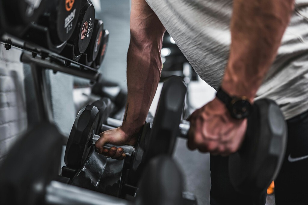 El entrenamiento de fuerza, clave para la longevidad: la ciencia revela la dosis óptima