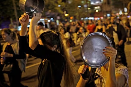 Los Cacerolazos: La Evolución de una Protesta Ciudadana en República Dominicana
