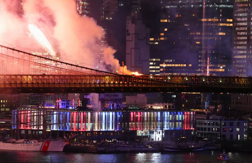 Incendio en el Puente de Brooklyn Perturba Celebraciones del 4 de Julio en Nueva York