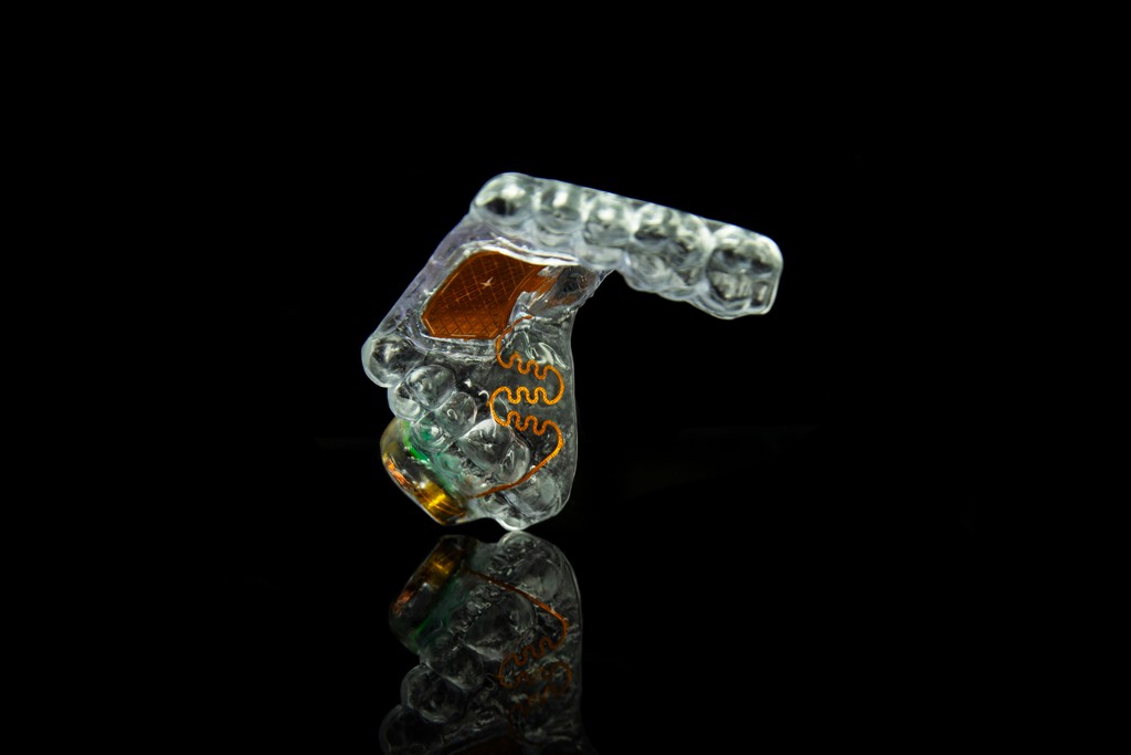 MouthPad: Un Innovador Dispositivo Bucal Permite Controlar Ordenadores con la Lengua