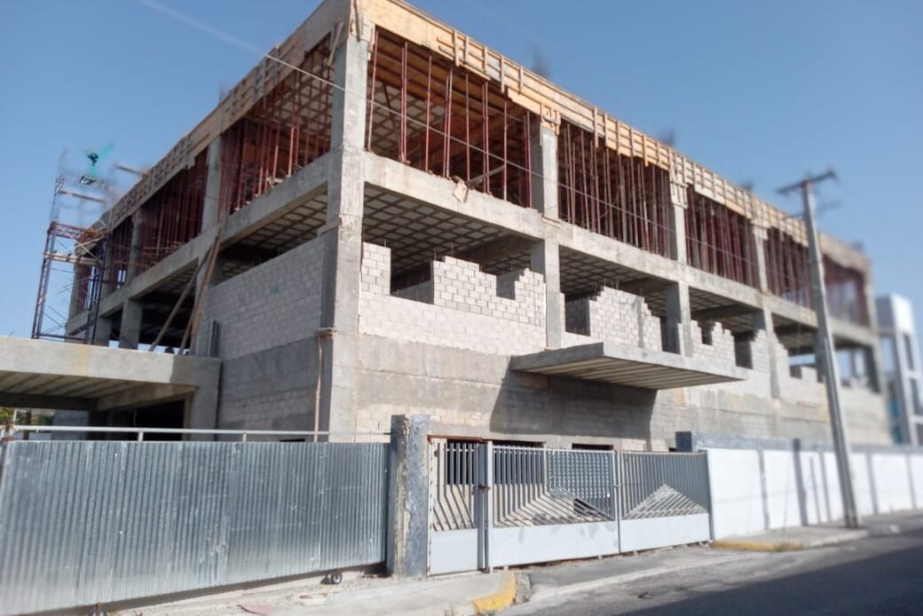 Trabajadores detienen obras en hospital de Azua por falta de pago