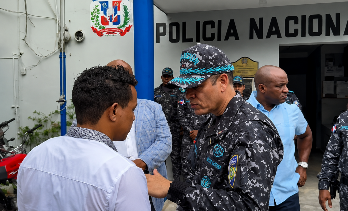 Director de la Policía Nacional se reúne con allegados de Darlin Mercado y promete que el suceso no quedará sin castigo