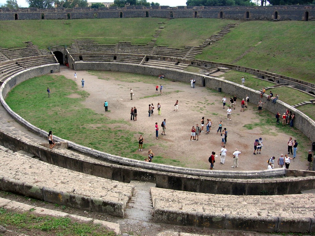 Falso Anfiteatro Romano en Italia: El Engaño de un ''Erudito'' Termina en Prisión
