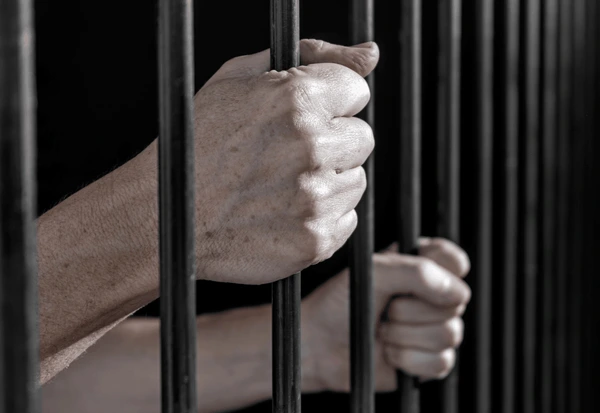 Hombre Recobra Libertad Tras Dos Décadas en Prisión Preventiva Sin Sentencia en Montecristi
