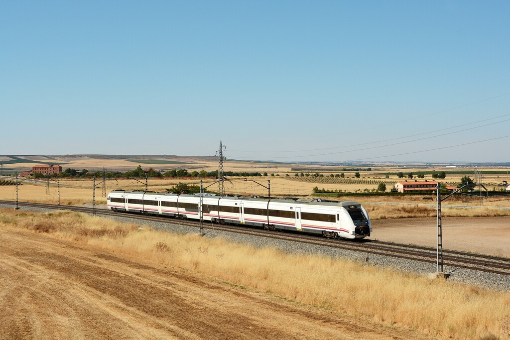 Disminución de Viajeros en Renfe: La Fiabilidad y Puntualidad, Claves en la Elección del Tren
